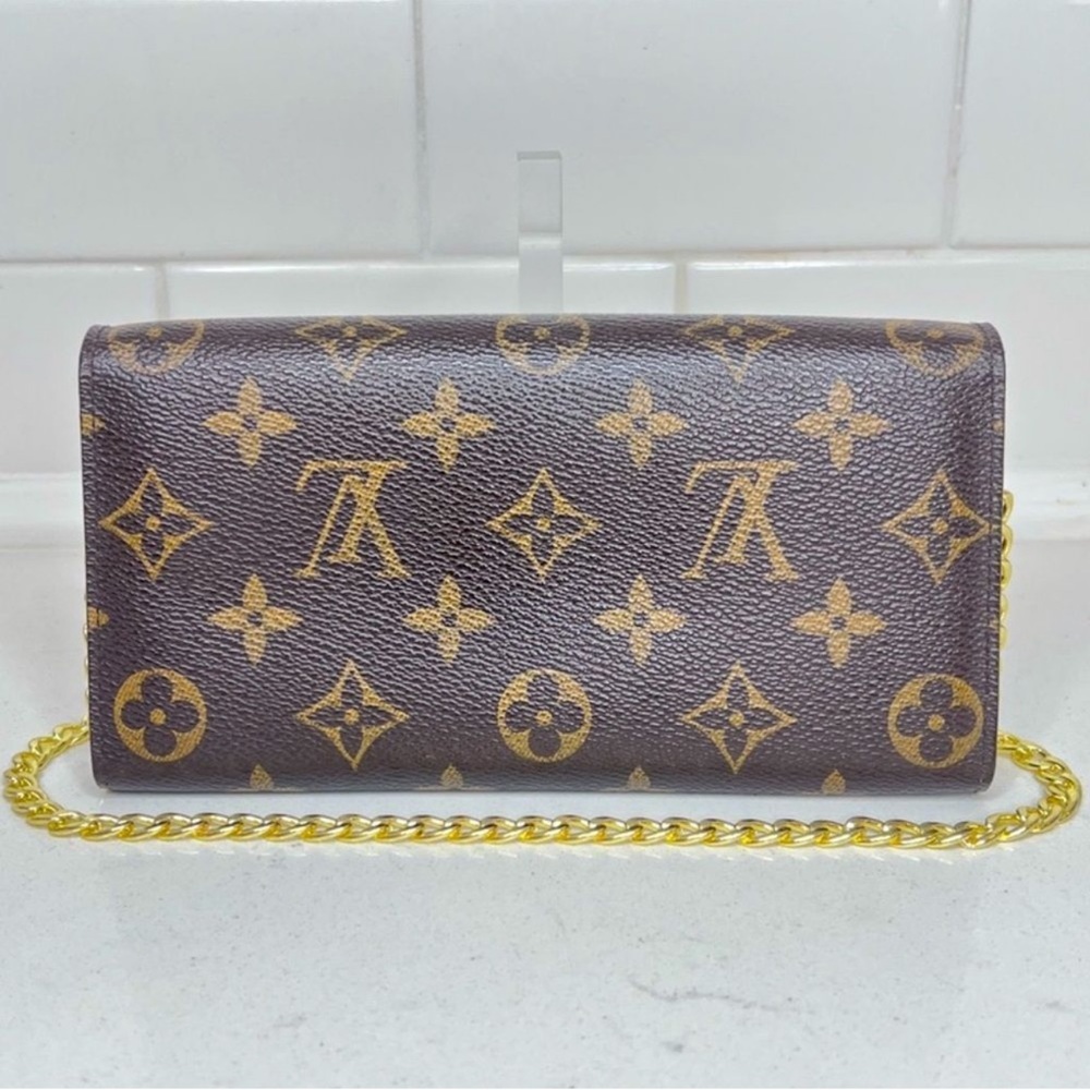 💯 Authentic Louis Vuitton Monogram Sarah Wallet on Chain - Picture 10 of 16